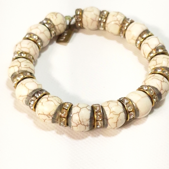 Hen & Bear Howlite Crystal Rhinestone Stetch Bracelet - Picture 4 of 6